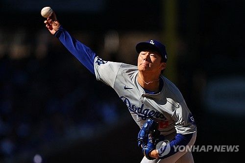 MLB 컵스 상대로 무실점 역투로 승리 거머쥔 야마모토 