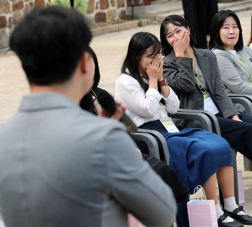 어색한 자기소개…기대감 충만