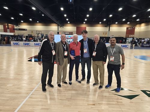 NABC 강의진과 함께 포즈를 취한 김성철 전 코치(왼쪽에서 네 번째).