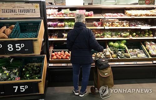 영국 런던의 한 식료품 상점