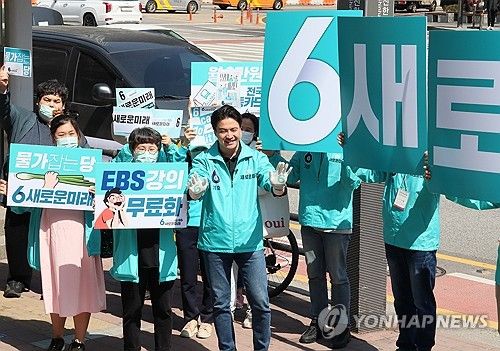 도보 유세하는 오영환 총괄선대위원장