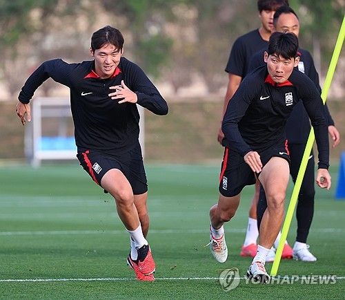 훈련하는 김지수, 홍현석