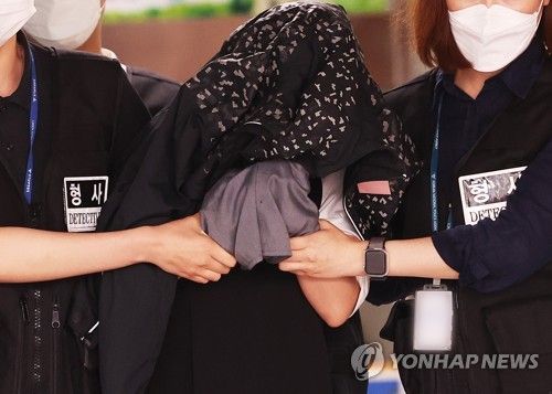 검찰 송치되는 '냉장고 영아시신 사건' 친모