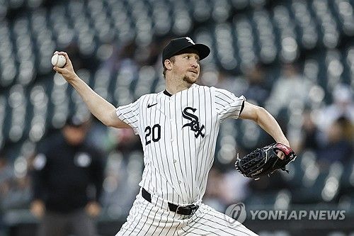 역투하는 화이트삭스 페디