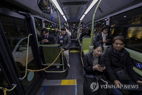 첫 운행 시작한 심야 자율주행버스 ‘A21’번