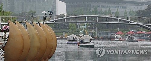 비 내리는 어린이날 연휴 마지막 날