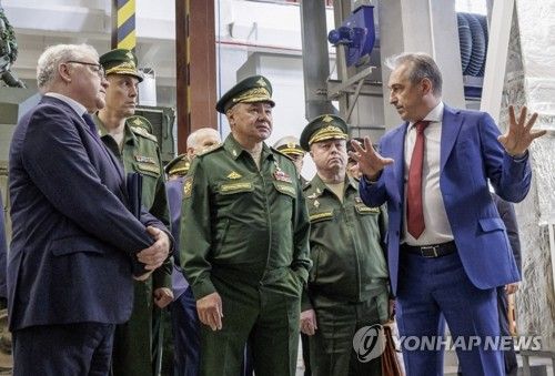 방산 기업 시찰하는 쇼이구 러시아 국방장관