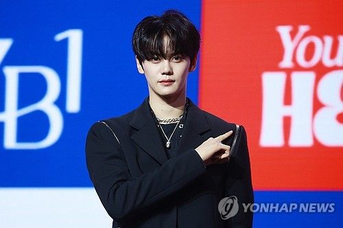 김규빈, 설레는 눈맞춤