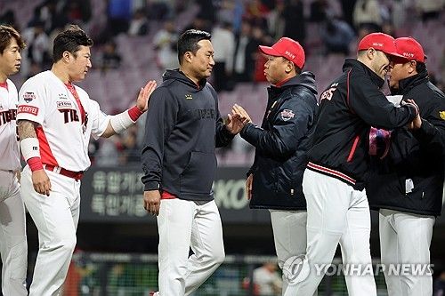 이범호 감독, 개막 3연승 질주