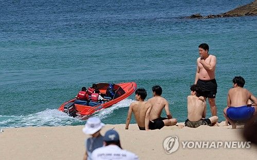 무더위를 즐기는 젊음