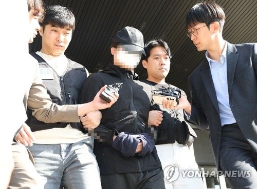 검찰 송치되는 '여친 살해' 의대생