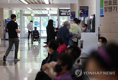'북적이는 대학병원'