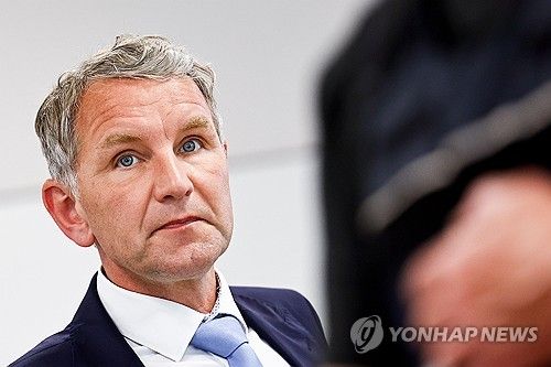 (할레 EPA=연합뉴스) 선고공판 출석한 비외른 회케. 2024.5.14