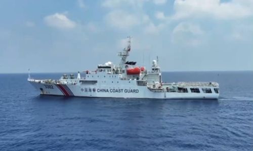 해상구조 훈련 중인 중국 해경선 촨산함