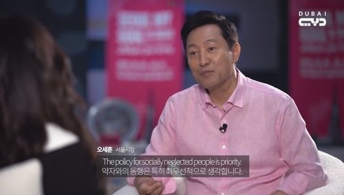 두바이TV의 한 프로그램에 출연해 서울시 비전을 소개하는 오세훈 서울시장 