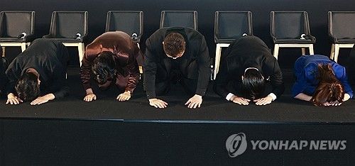 큰절로 마음 전하는 '범죄도시 4' 주역들