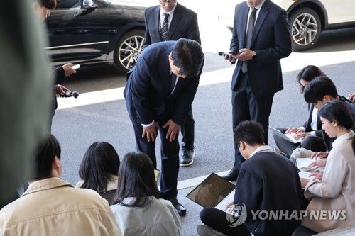 인사하는 이창수 신임 서울중앙지검장