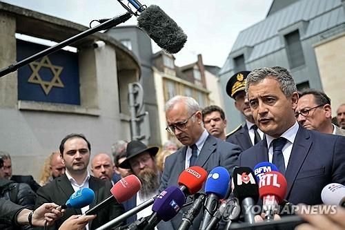 사건 현장 찾은 프랑스 내무 장관