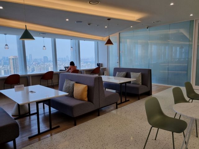 롯데월드타워 30층 공유오피스 '워크플렉스' 내부 모습