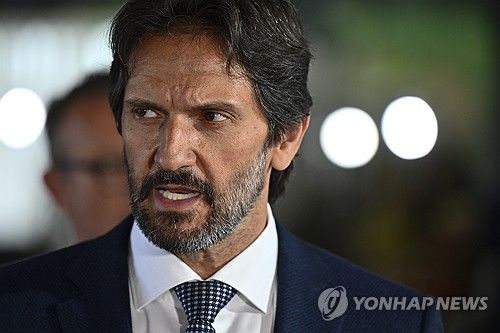 17일(현지시간) 브리핑 중인 로베르토 칼리낙 슬로바키아 부총리