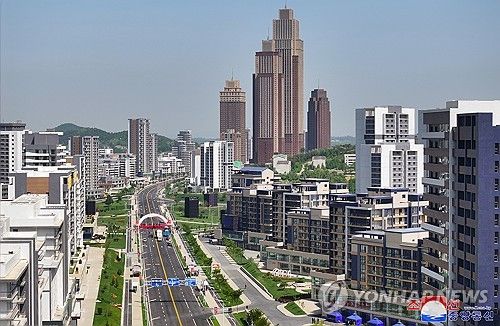 김정은, 평양 전위거리 준공식 참석…딸 주애 두달만에 재등장