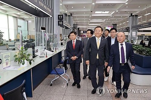 공무원 보호조치 현장 확인하는 이상민 장관