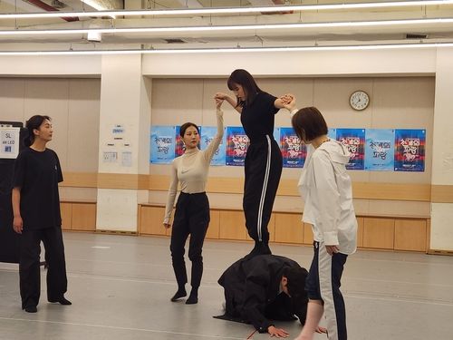 창작가무극 '천 개의 파랑' 연습 장면