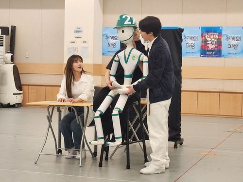 창작가무극 '천 개의 파랑' 연습 장면