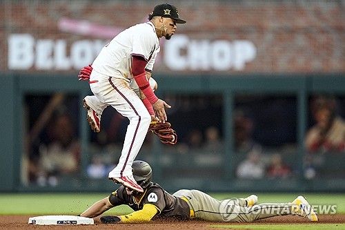 도루에 성공하는 김하성