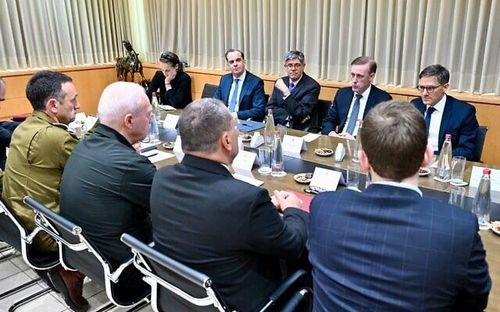 이스라엘 국방장관(왼쪽 가운데)과 미 국가안보보좌관(오른쪽 가운데)