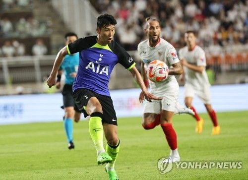 2022년 쿠팡플레이에서 세비야와 대결하던 토트넘 손흥민