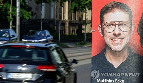 피습당한 마티아스 에케 유럽의회 의원의 선거 포스터