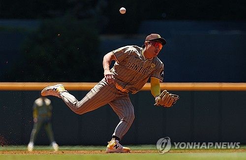 2회말 수비 실책을 기록한 김하성