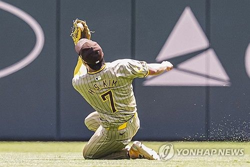 9회말 호수비를 보여주는 김하성