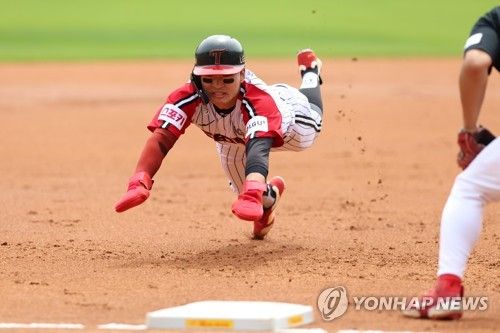 도루 시도하는 LG 박해민