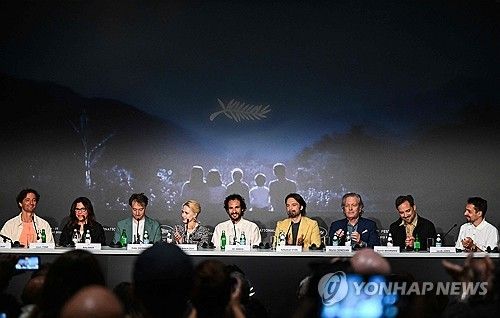 21일(현지시간) 프랑스 칸국제영화제에서 열린 영화 '어프렌티스' 제작·출연진 기자회견