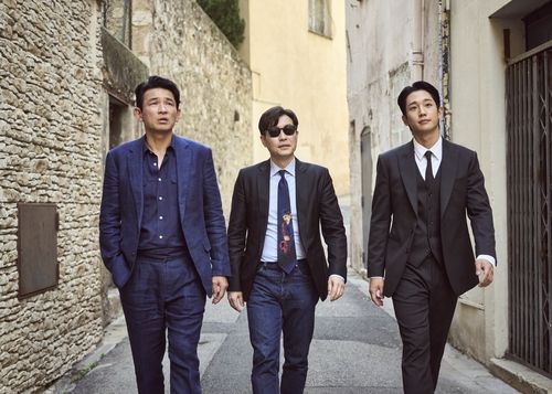 영화 '베테랑 2'로 칸영화제 찾은 류승완(중) 감독과 배우 황정민(좌), 정해인(우)