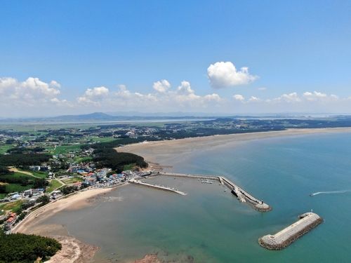 몽산포항과 몽산포해수욕장