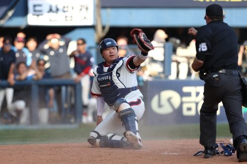두산 베어스 포수 김기연