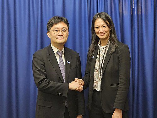 미 국무부 북한인권특사 만난 전영희 평화외교기획단장