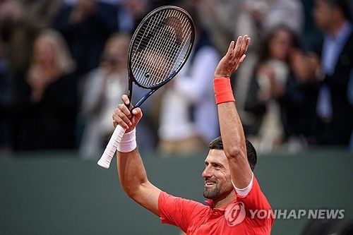 승리에 기뻐하는 조코비치