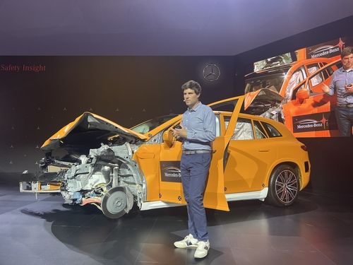 반파된 EQS SUV 차량