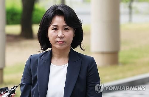 지난달 22일 수원지법에 출석하는 김혜경 씨