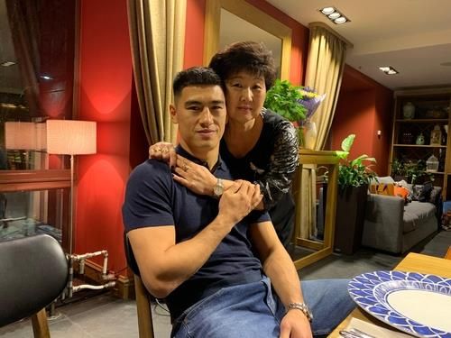 비볼(왼쪽)과 고려인 출신 한국계 어머니