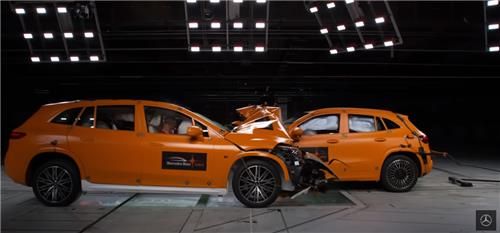 차량 충돌 영상