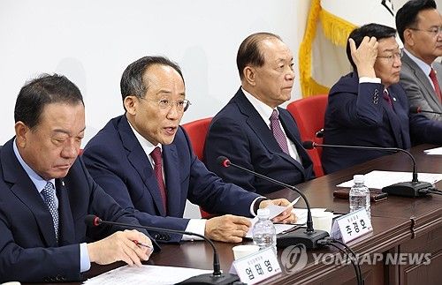 발언하는 추경호 원내대표