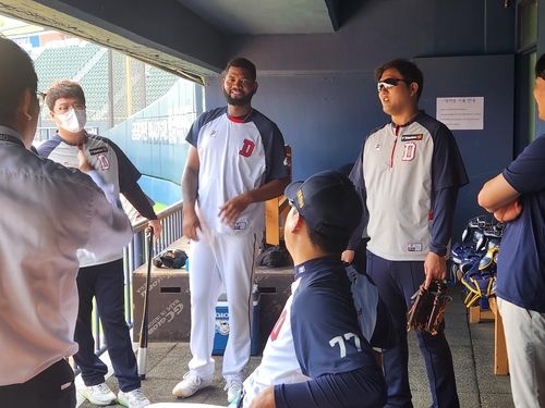 알칸타라와 이승엽 감독