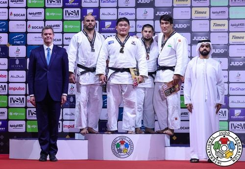 드디어 한가운데에 선 김민종