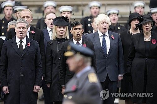 한데 선 전현직 총리와 제1야당 대표