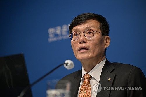 통화정책방향 기자간담회서 발언하는 이창용 총재
